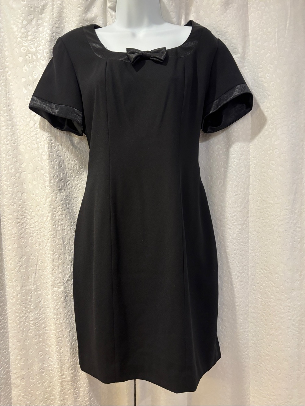 Jacqueline Ferrar Black Petite Bow Sheath Dress